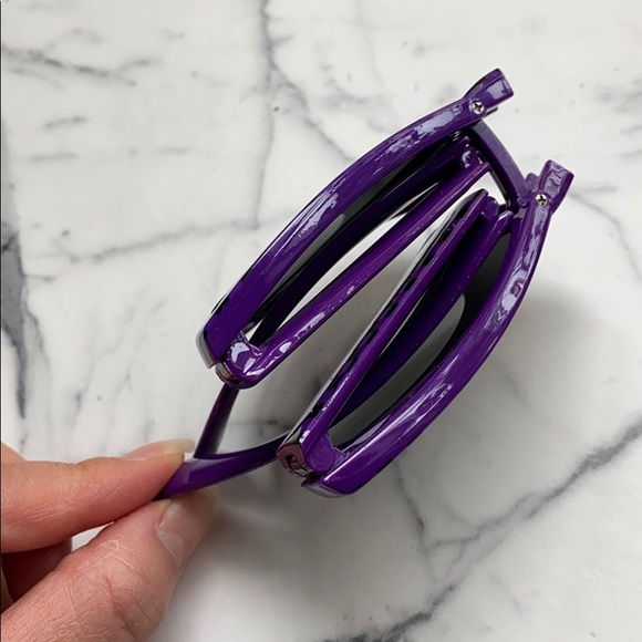 Foldable, Compact, On The Go Sunglasses - Picture 9 of 10